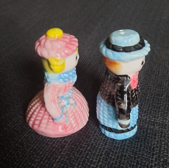 Vintage Pair of Boy & Girl in Yarn String Winter Clothing  Salt/Pepper Shakers - Picture 4 of 9